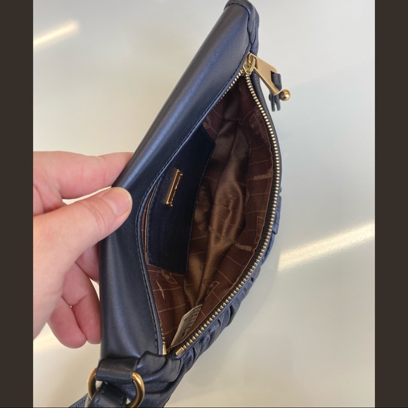 NEW ⬇️ 💲- PERFECT authentic Emporio Armani clutch - Picture 2 of 5